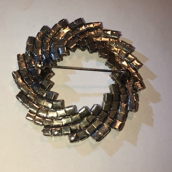 VTG Rhinestone Round Wreath Style Brooch Excellent Condition 2” - Picture 2 of 5